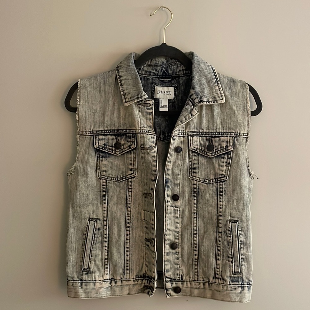 Forever 21 sleeveless denim jacket